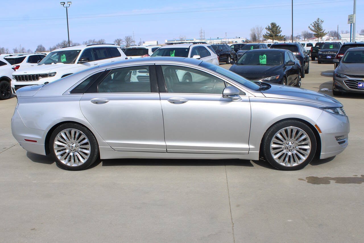Used 2013 Lincoln MKZ FWD image 4