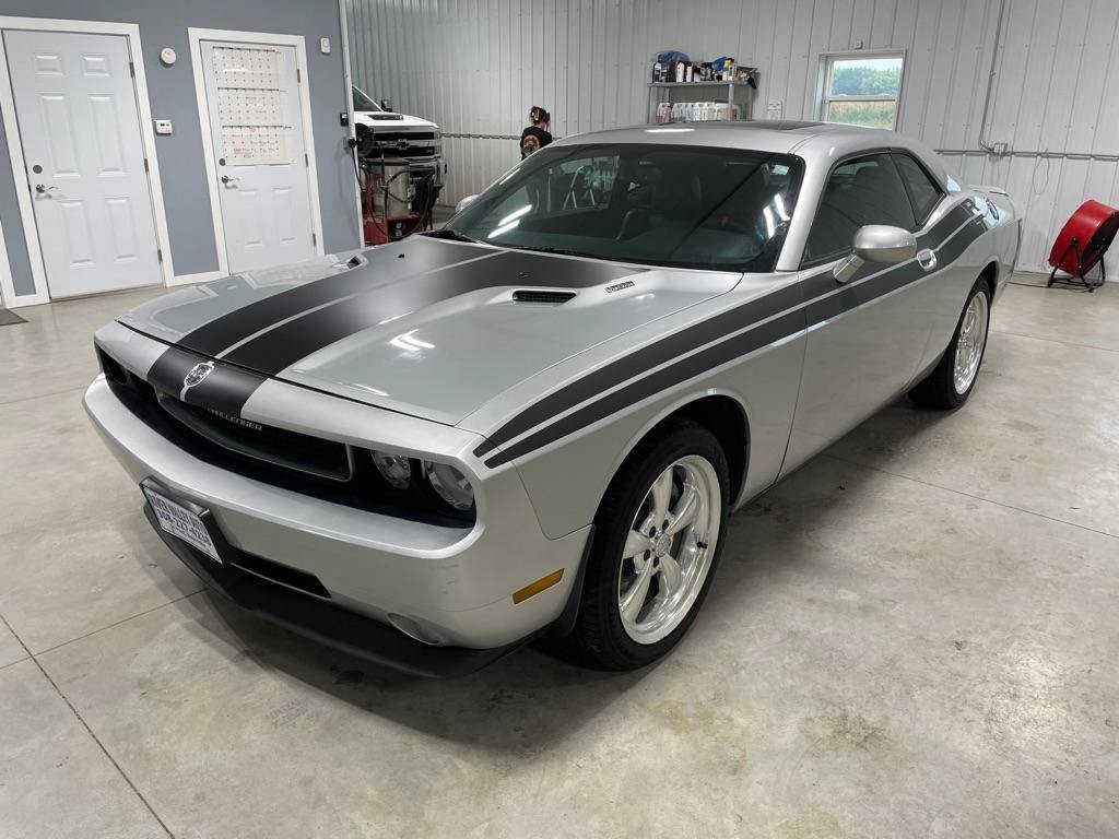 Used 2010 Dodge Challenger R/T RWD image 3