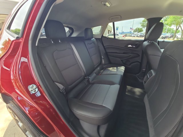 Used 2025 Chevrolet Trax LT w/ LT Convenience Package FWD image 17