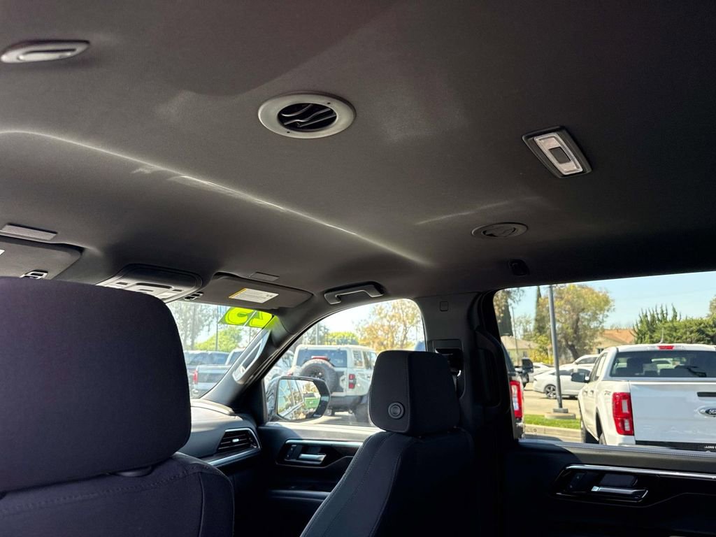 Used 2025 Chevrolet Suburban LS image 19