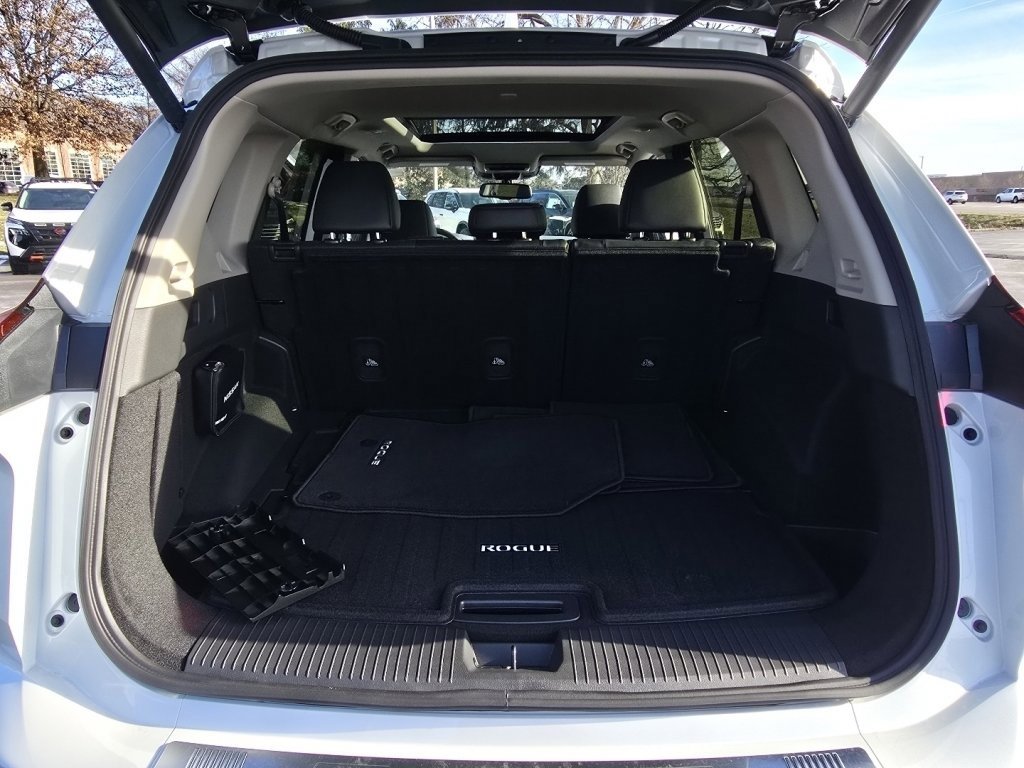 New 2026 Nissan Rogue Platinum image 12