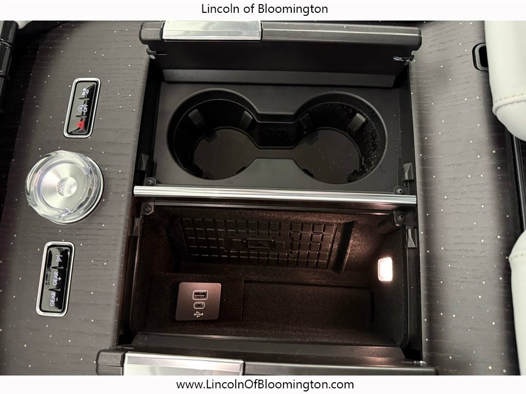 New 2025 Lincoln Navigator L Black Label AWD/4WD image 32