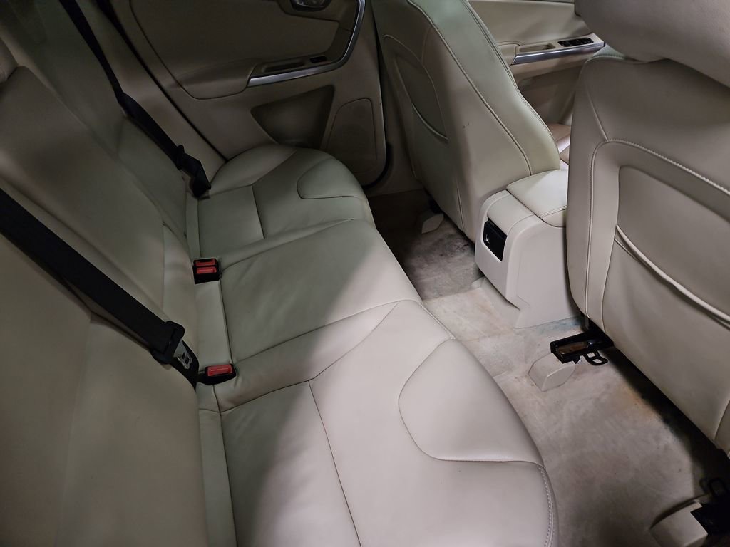 Used 2016 Volvo XC60 T6 image 25