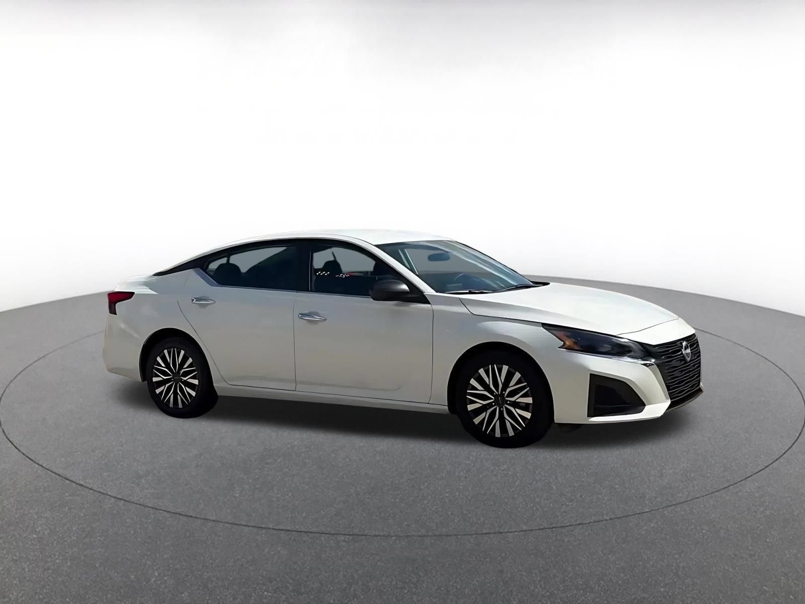 Used 2025 Nissan Altima 2.5 SV FWD video 2