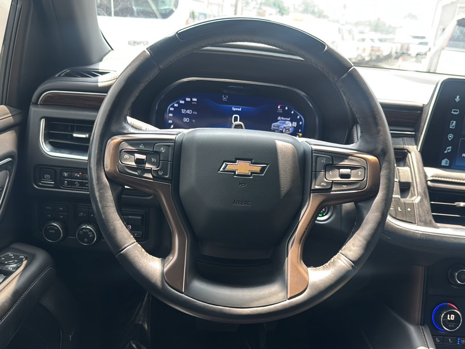 Used 2024 Chevrolet Tahoe High Country w/ Advanced Technology Package AWD/4WD image 2