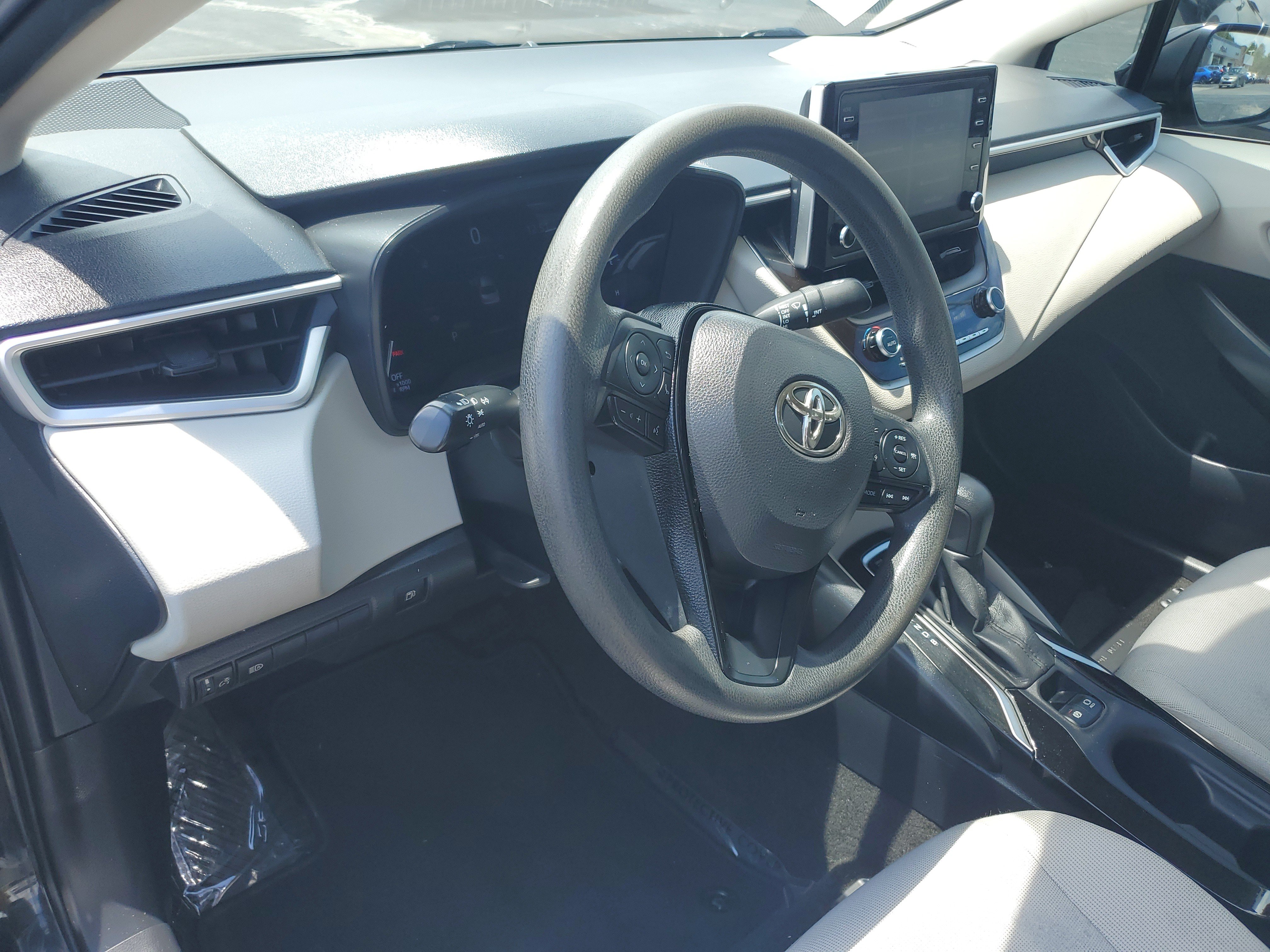 Used 2020 Toyota Corolla LE w/ Carpet Mat Package (TMS) FWD image 16