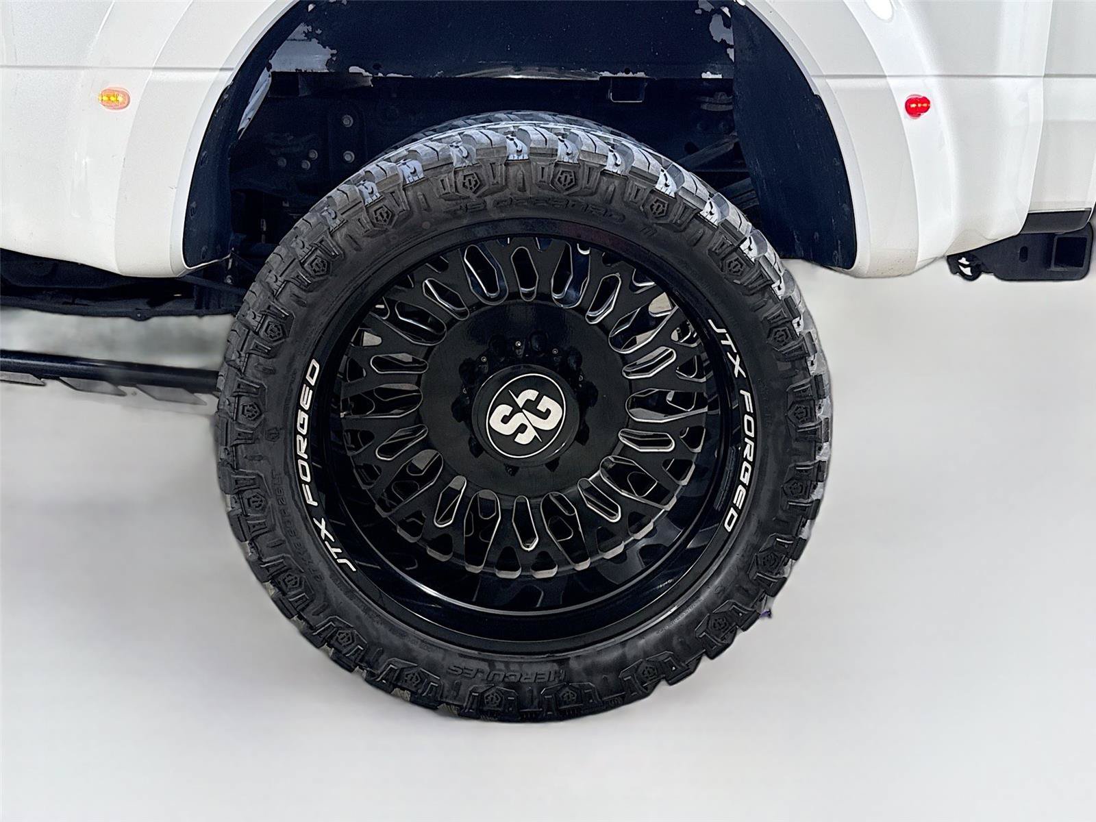 Used 2022 Ford F450 Platinum w/ FX4 Off-Road Package AWD/4WD image 30