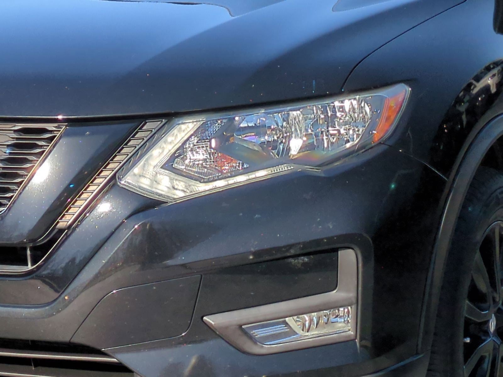 Used 2018 Nissan Rogue SV w/ Premium Package image 6