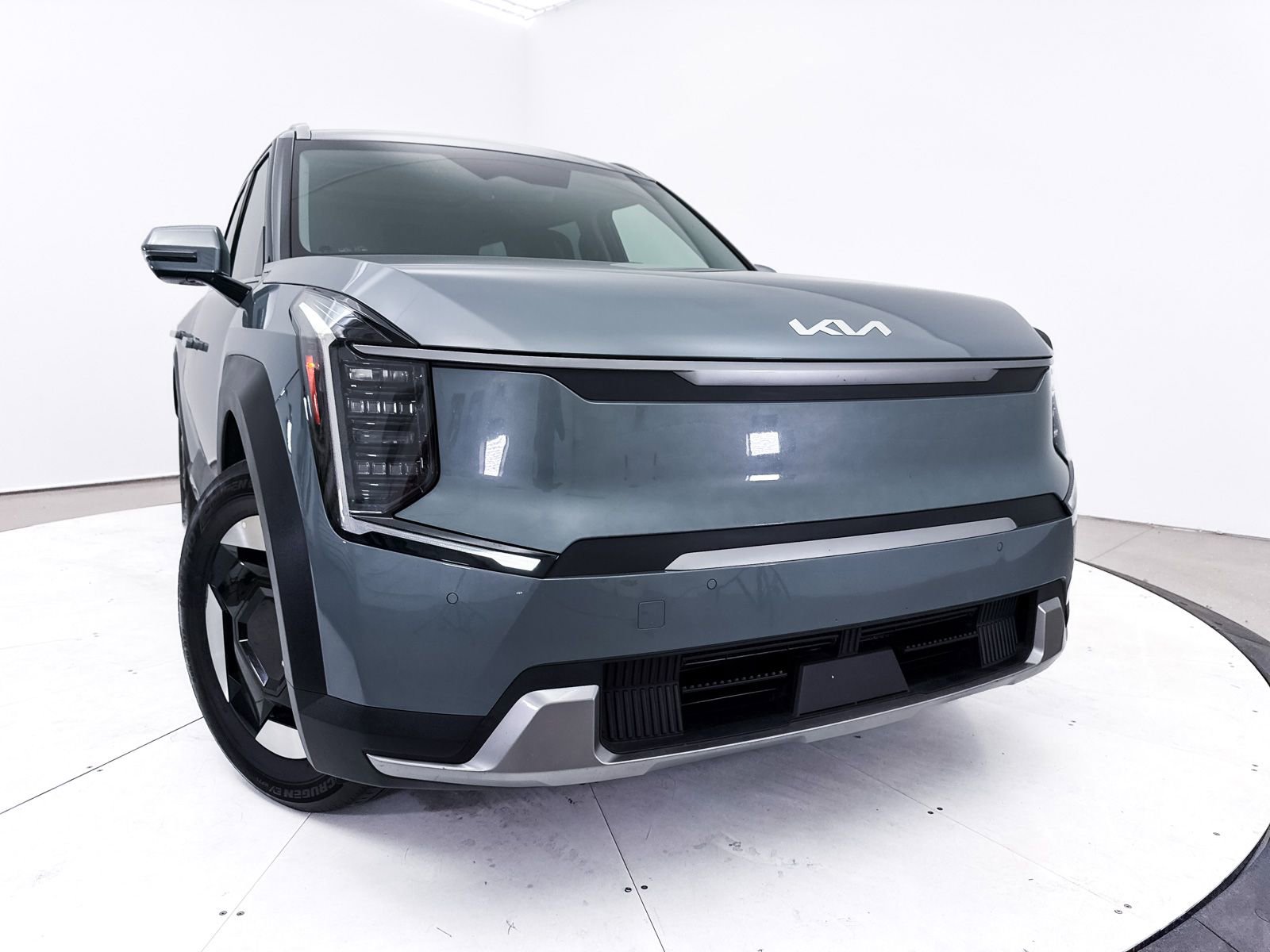 Used 2024 Kia EV9 Wind image 7