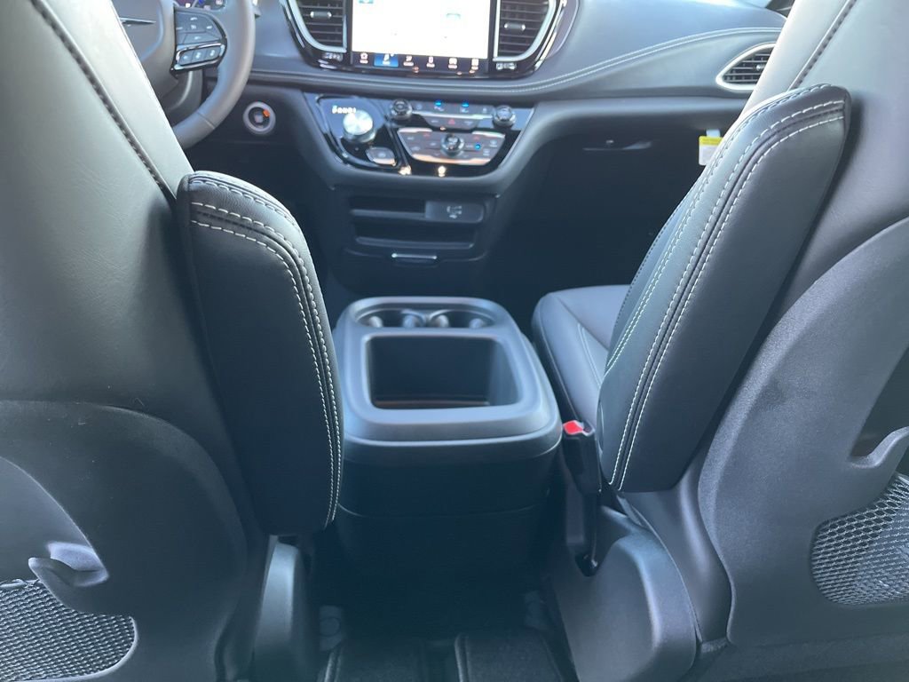 New 2026 Chrysler Pacifica Select w/ S Appearance Package image 38
