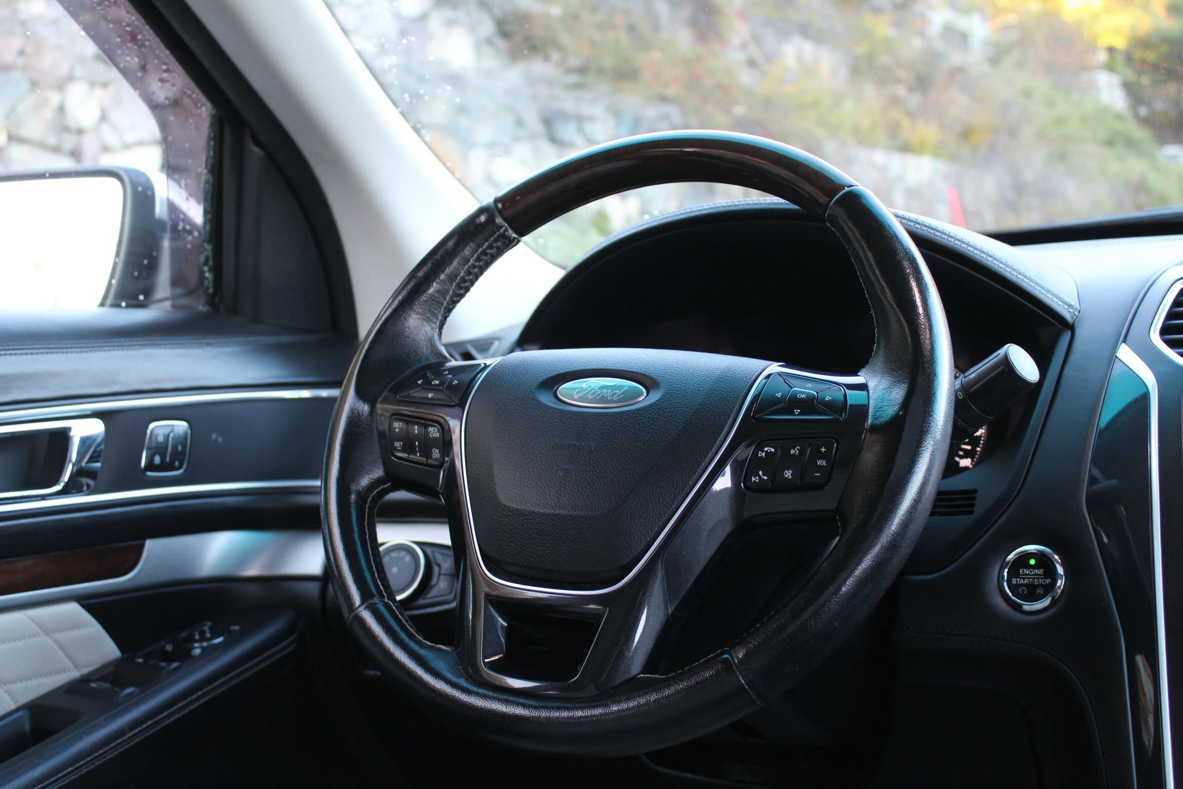 Used 2016 Ford Explorer Platinum image 21