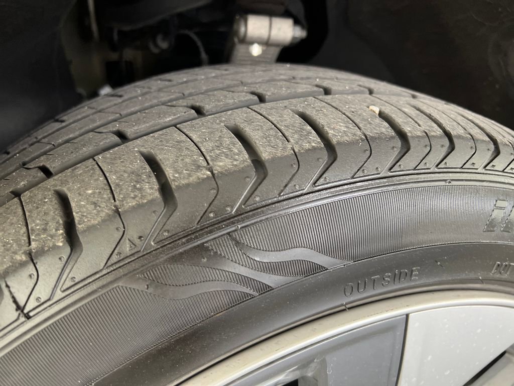 Used 2023 Tesla Model Y Long Range image 32