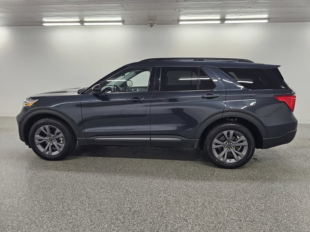 Used 2022 Ford Explorer XLT w/ Equipment Group 202A AWD/4WD image 7