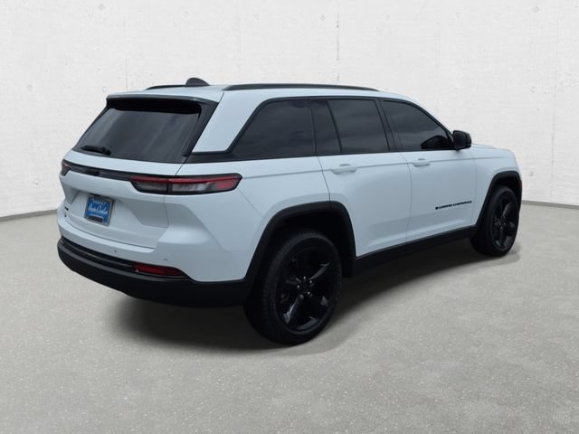 Used 2023 Jeep Grand Cherokee Altitude AWD/4WD image 5