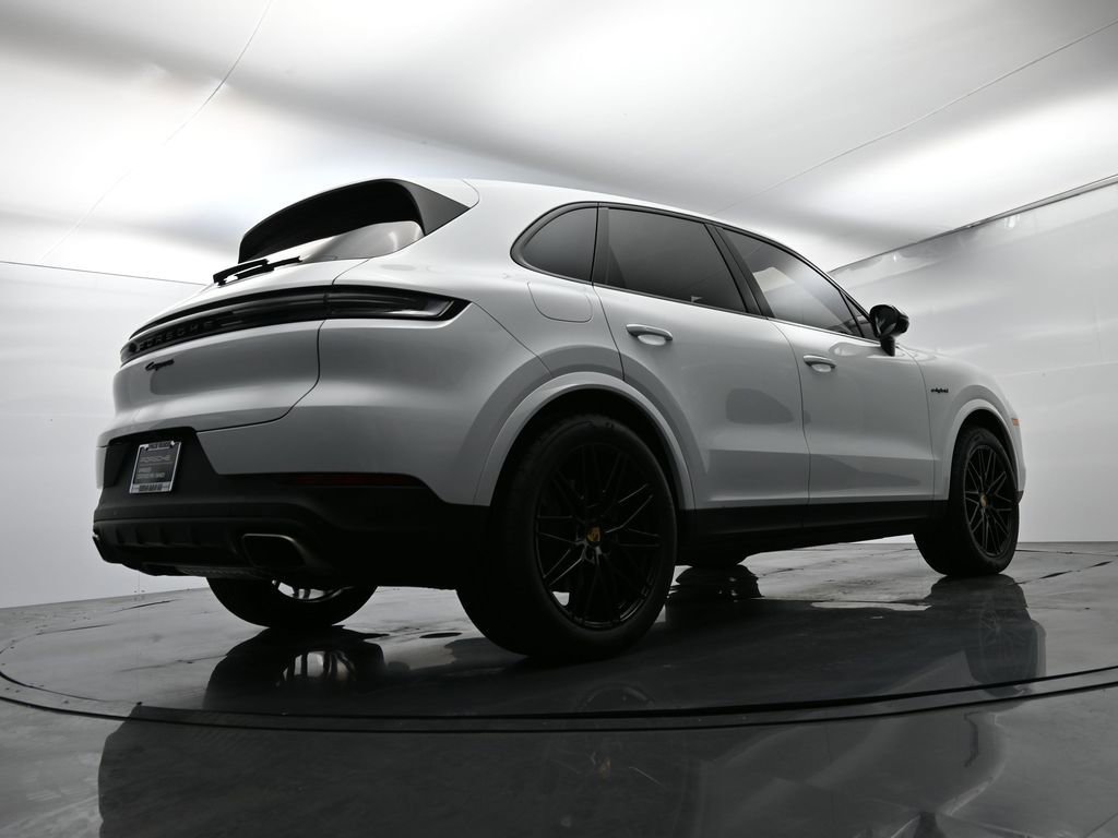 Certified 2024 Porsche Cayenne AWD/4WD image 52