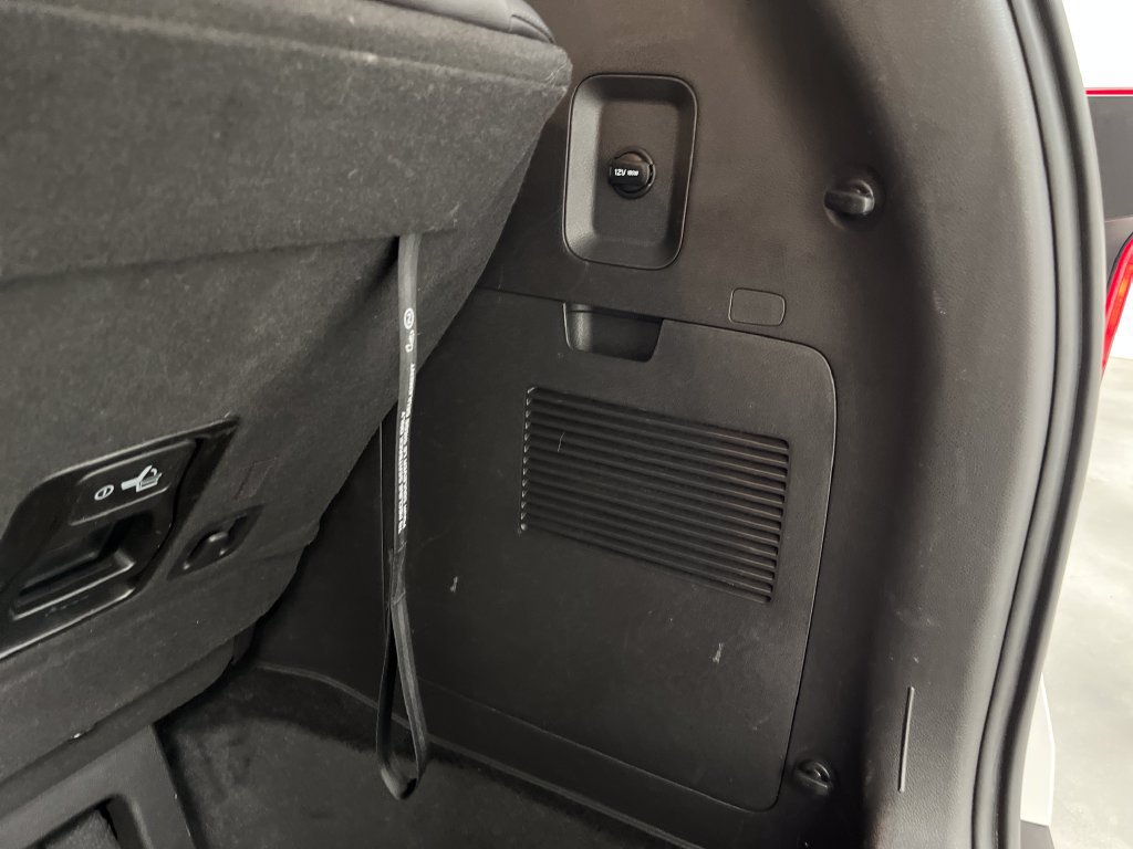 Used 2025 Kia Carnival FWD image 46