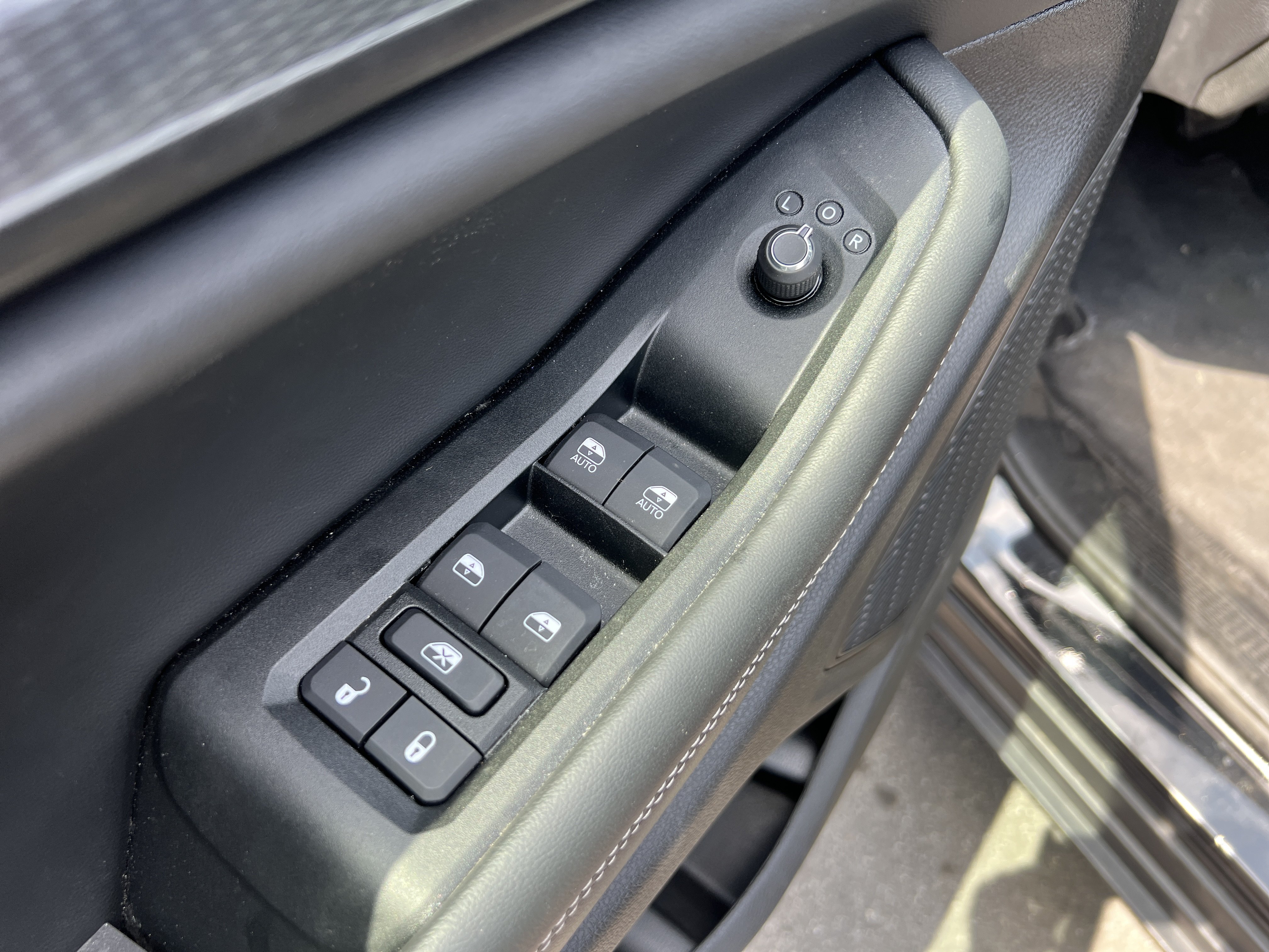 Certified 2025 Jeep Grand Cherokee Laredo X w/ Luxury Tech Group I AWD/4WD image 16