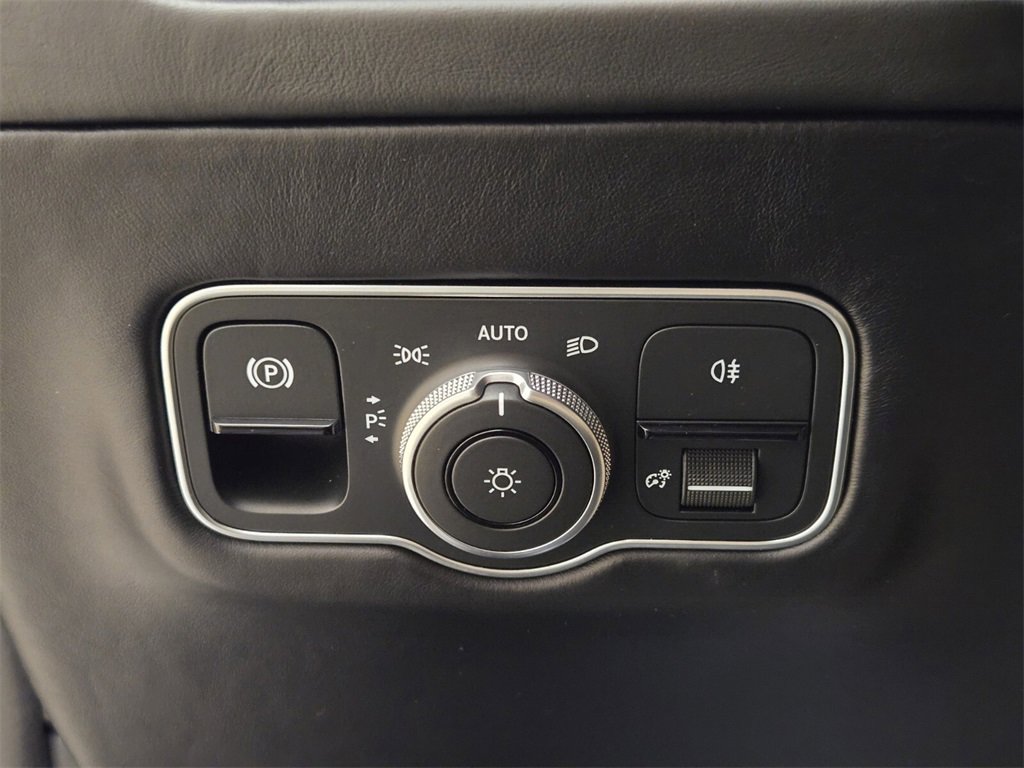 Used 2024 Aston Martin DB12 Coupe image 33