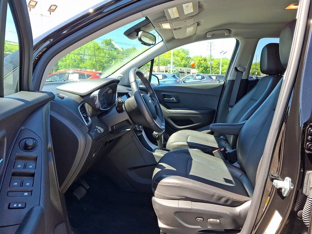 Certified 2022 Chevrolet Trax LT w/ Driver Confidence Package AWD/4WD image 14