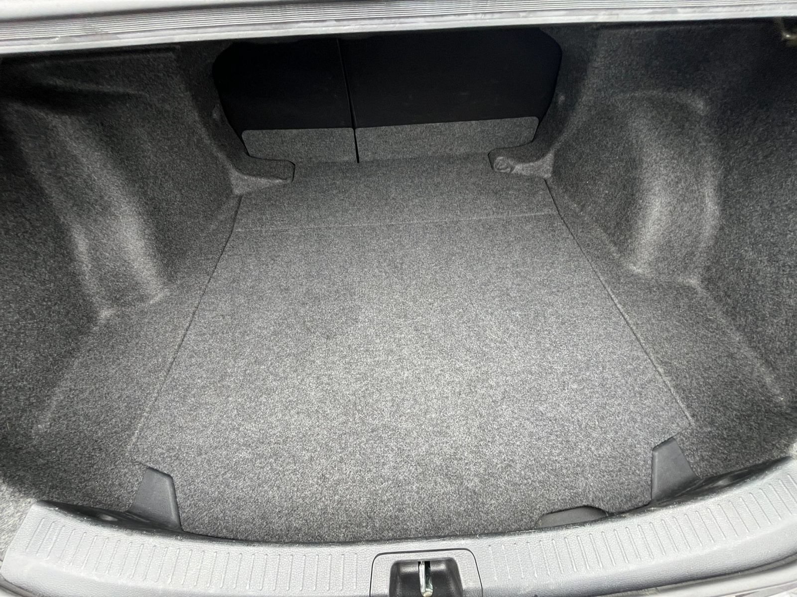 Used 2025 Toyota Corolla LE FWD image 31