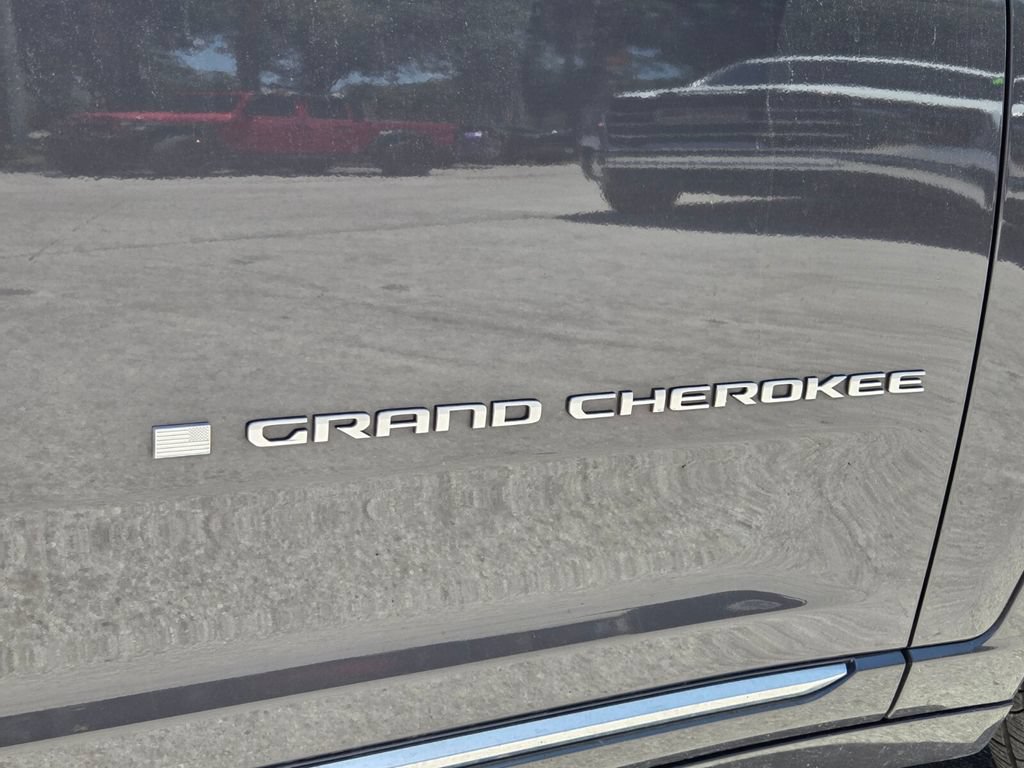 Used 2025 Jeep Grand Cherokee Summit AWD/4WD image 12