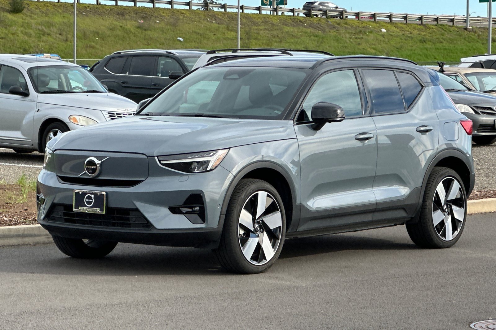 Used 2023 Volvo XC40 Recharge Ultimate image 7