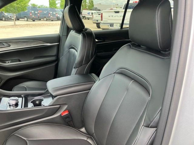 New 2026 Jeep Grand Cherokee Limited w/ Luxury Tech Group II AWD/4WD image 12