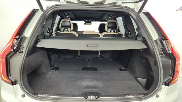 New 2026 Volvo XC90 T8 Plus w/ Protection Package Premier AWD/4WD image 44