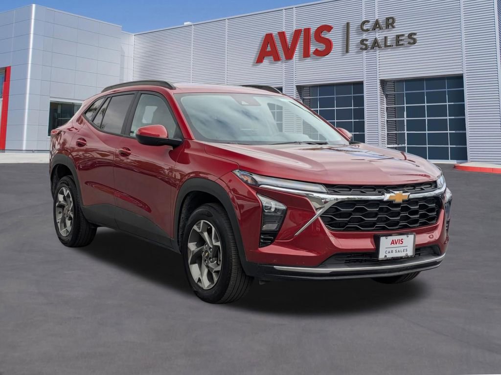 Used 2025 Chevrolet Trax LT w/ LT Convenience Package image 3