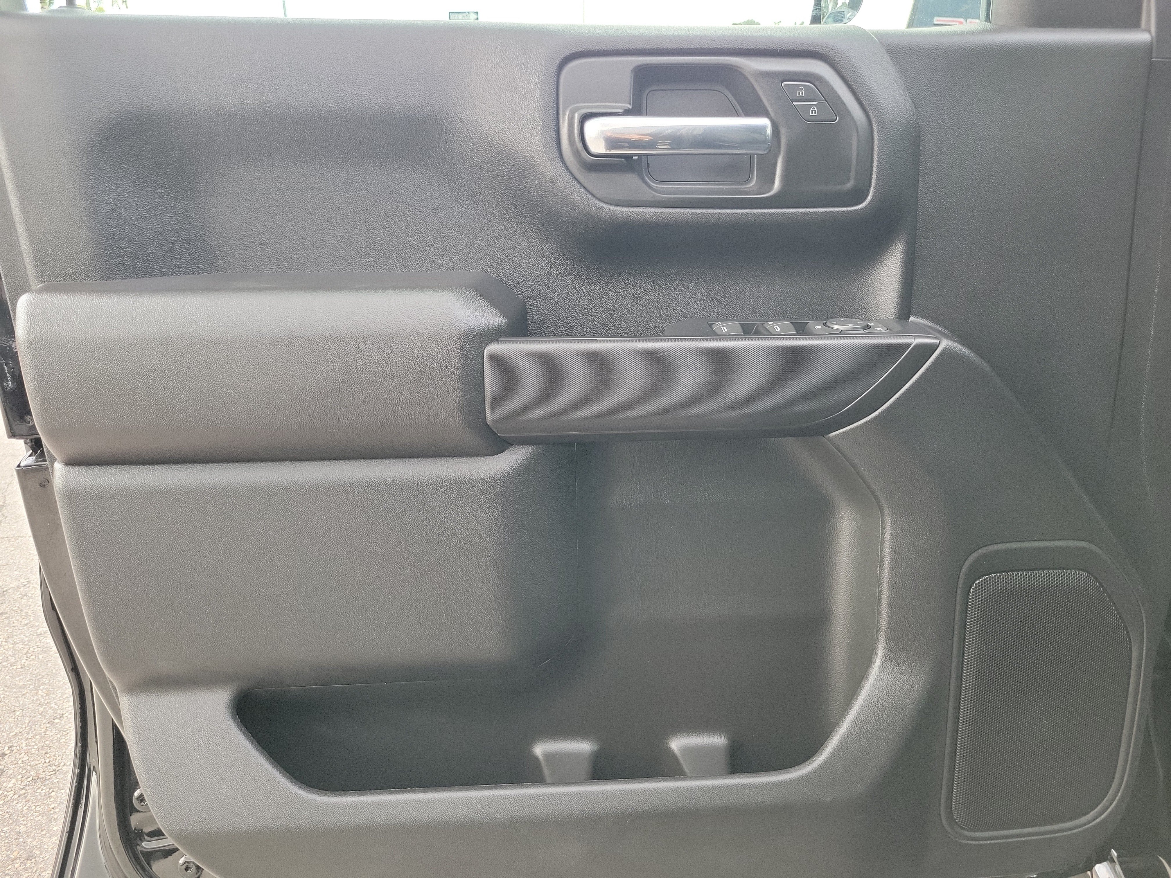 Used 2025 GMC Sierra 1500 Pro w/ Graphite Edition RWD image 17