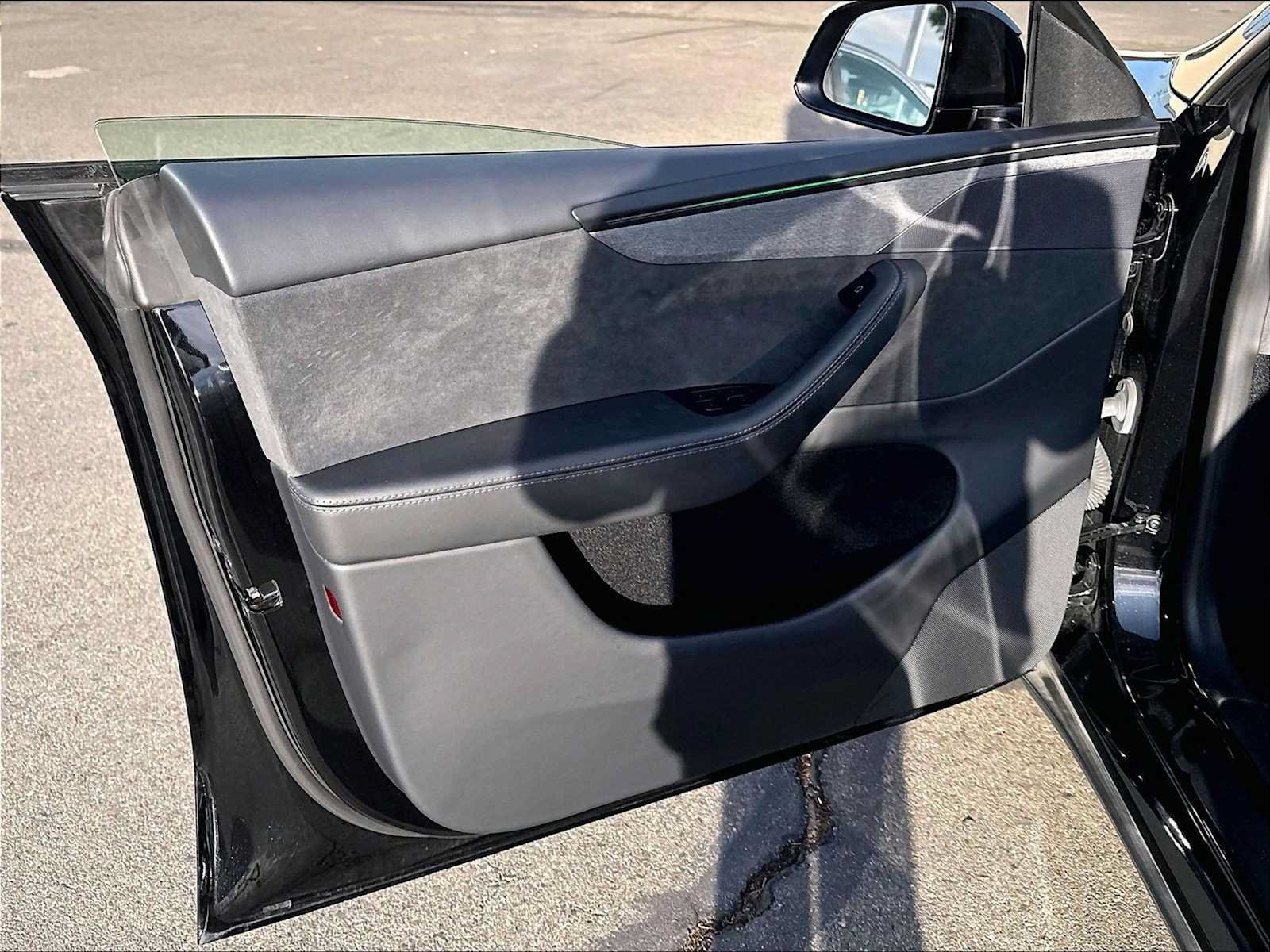 Used 2026 Tesla Model Y AWD image 23