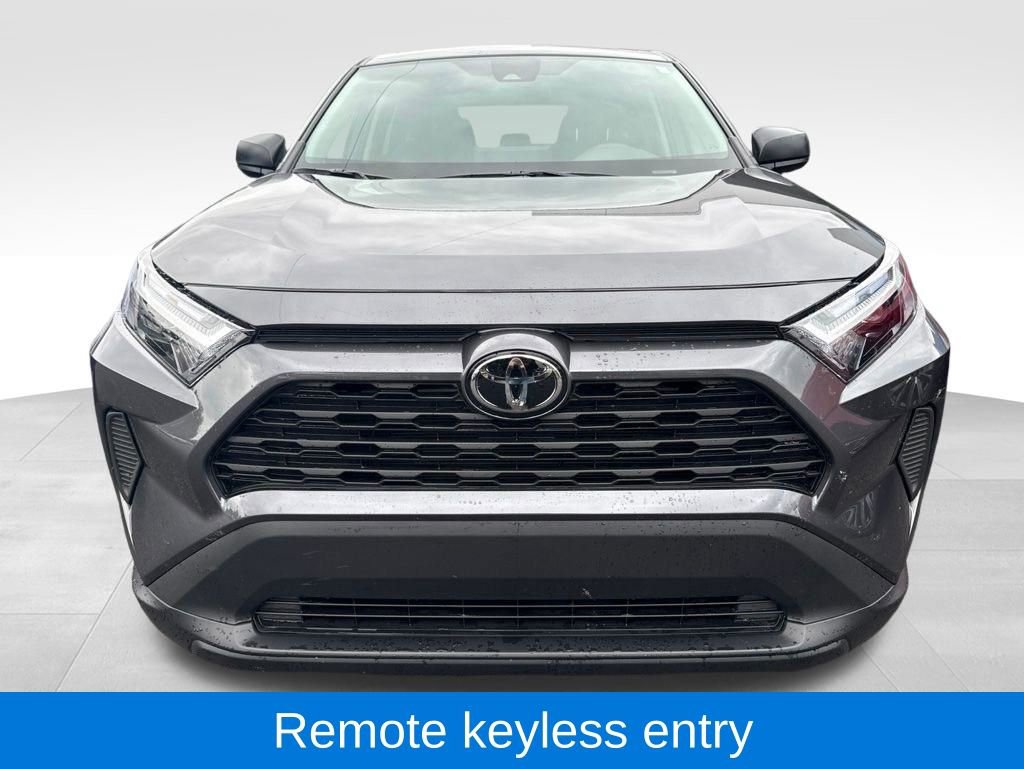 Used 2023 Toyota RAV4 LE AWD/4WD image 5