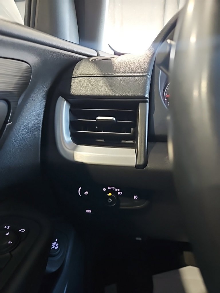 Used 2024 GMC Terrain SLT image 34