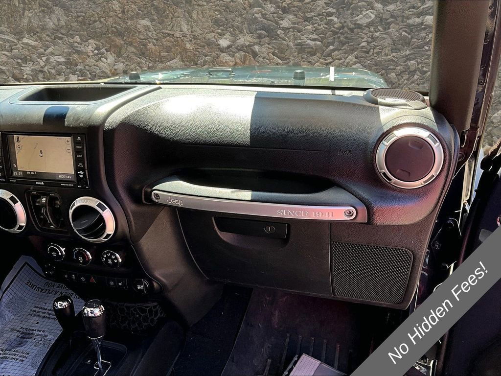 Used 2018 Jeep Wrangler Unlimited Sahara w/ Dual Top Group AWD/4WD image 15