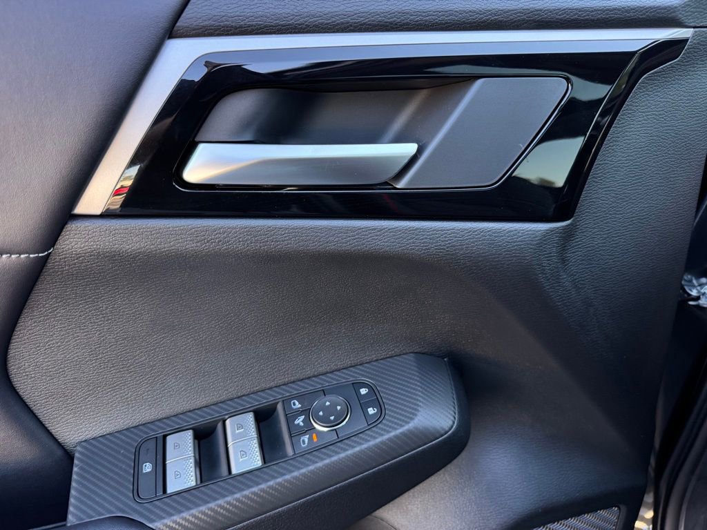 New 2025 Mitsubishi Outlander SE image 33