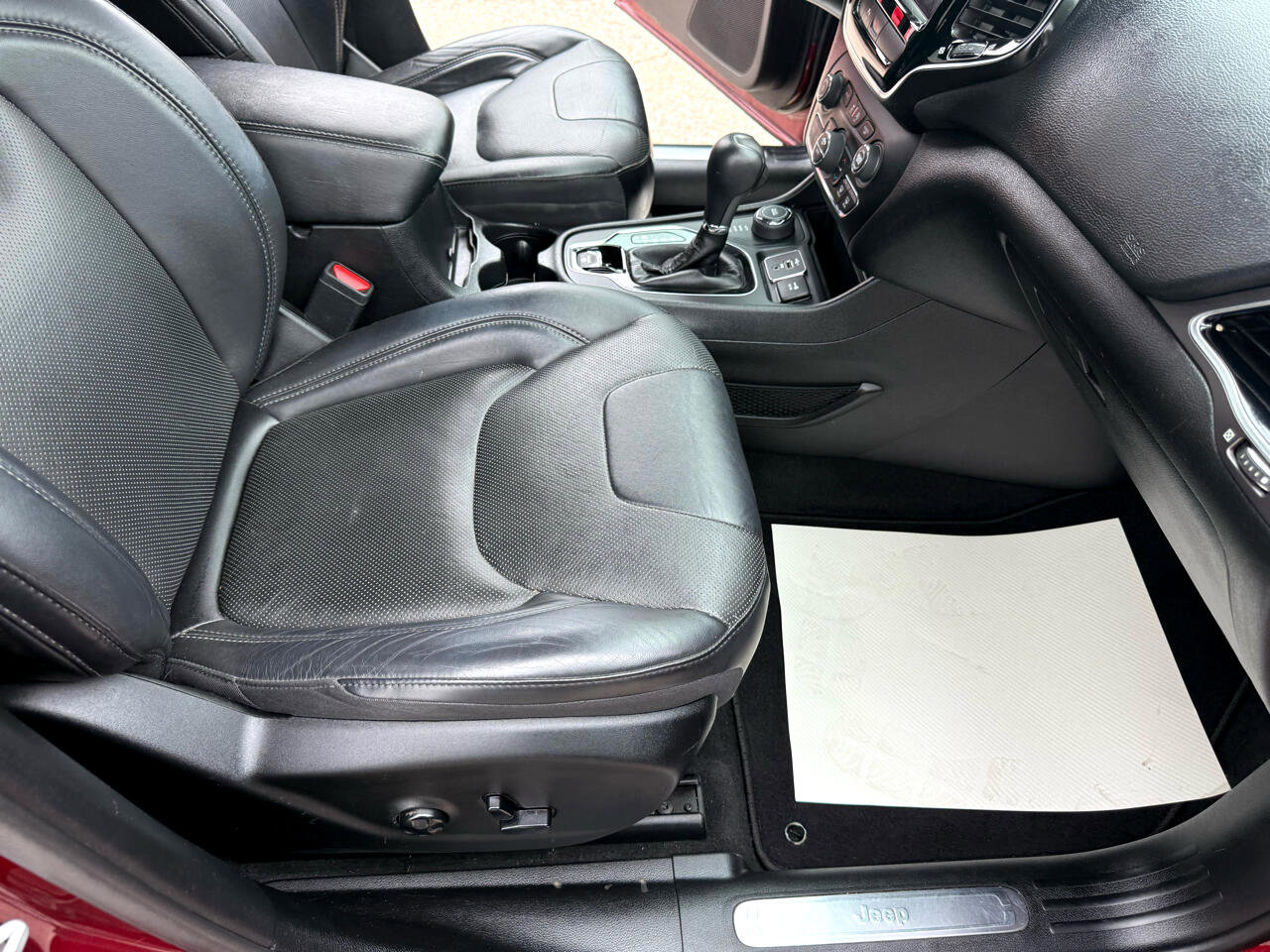 Used 2019 Jeep Cherokee Limited image 52