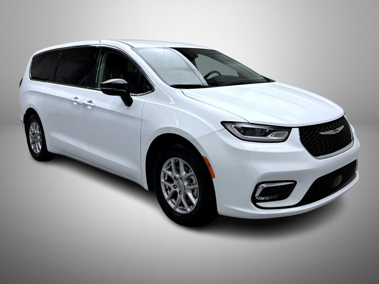 Used 2024 Chrysler Pacifica Touring-L image 3