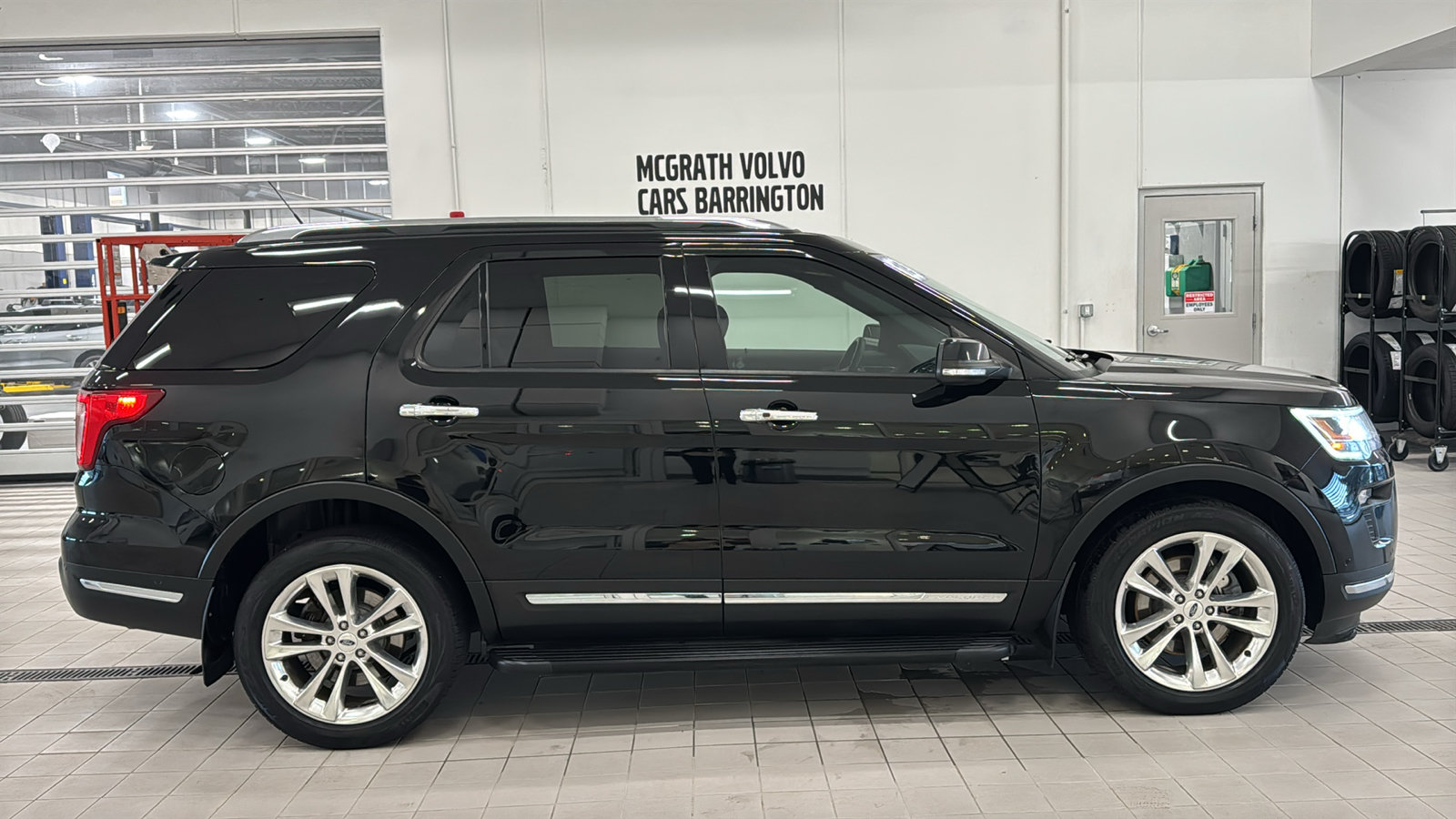 Used 2018 Ford Explorer Limited w/ Equipment Group 301A AWD/4WD image 4