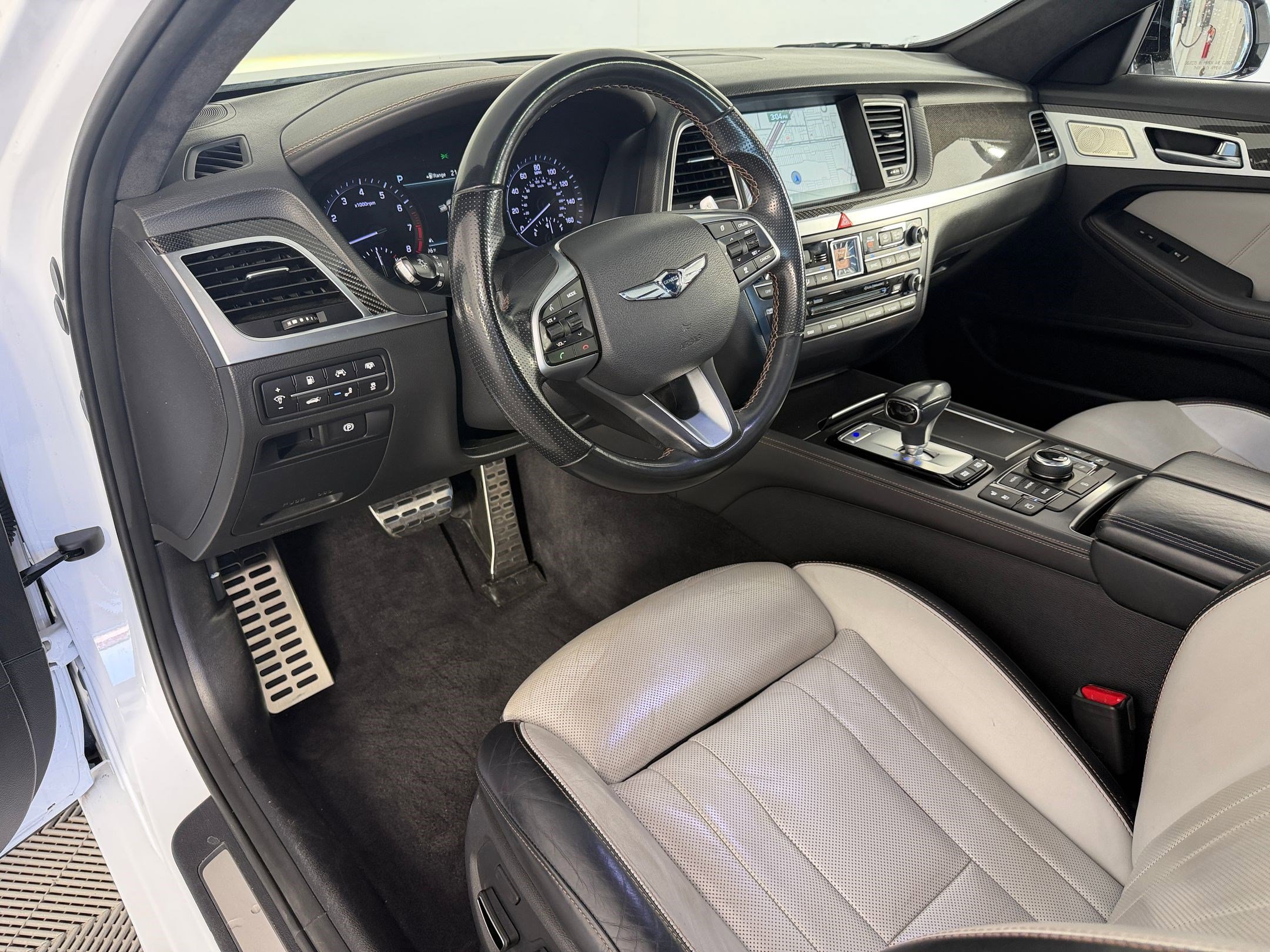 Used 2018 Genesis G80 3.3T Sport RWD image 4