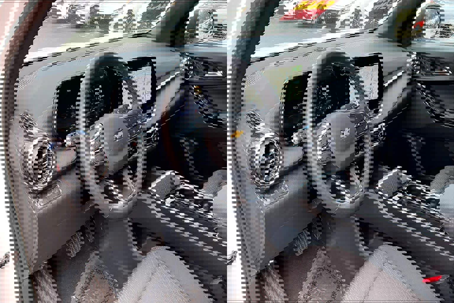 Used 2025 Chevrolet Equinox LT w/ Safety and Technology Package image 13