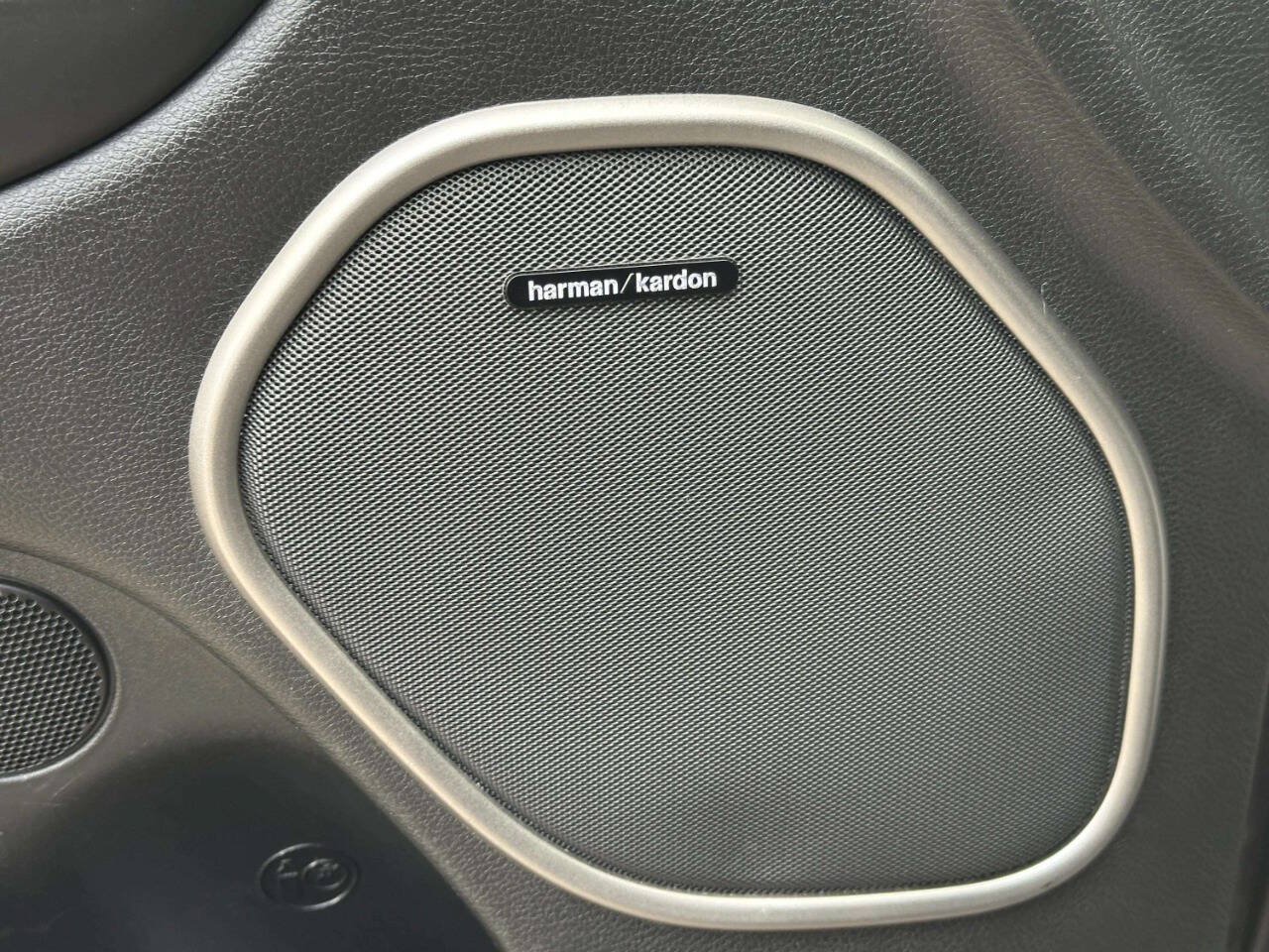 Used 2018 Jeep Grand Cherokee Overland AWD/4WD image 11