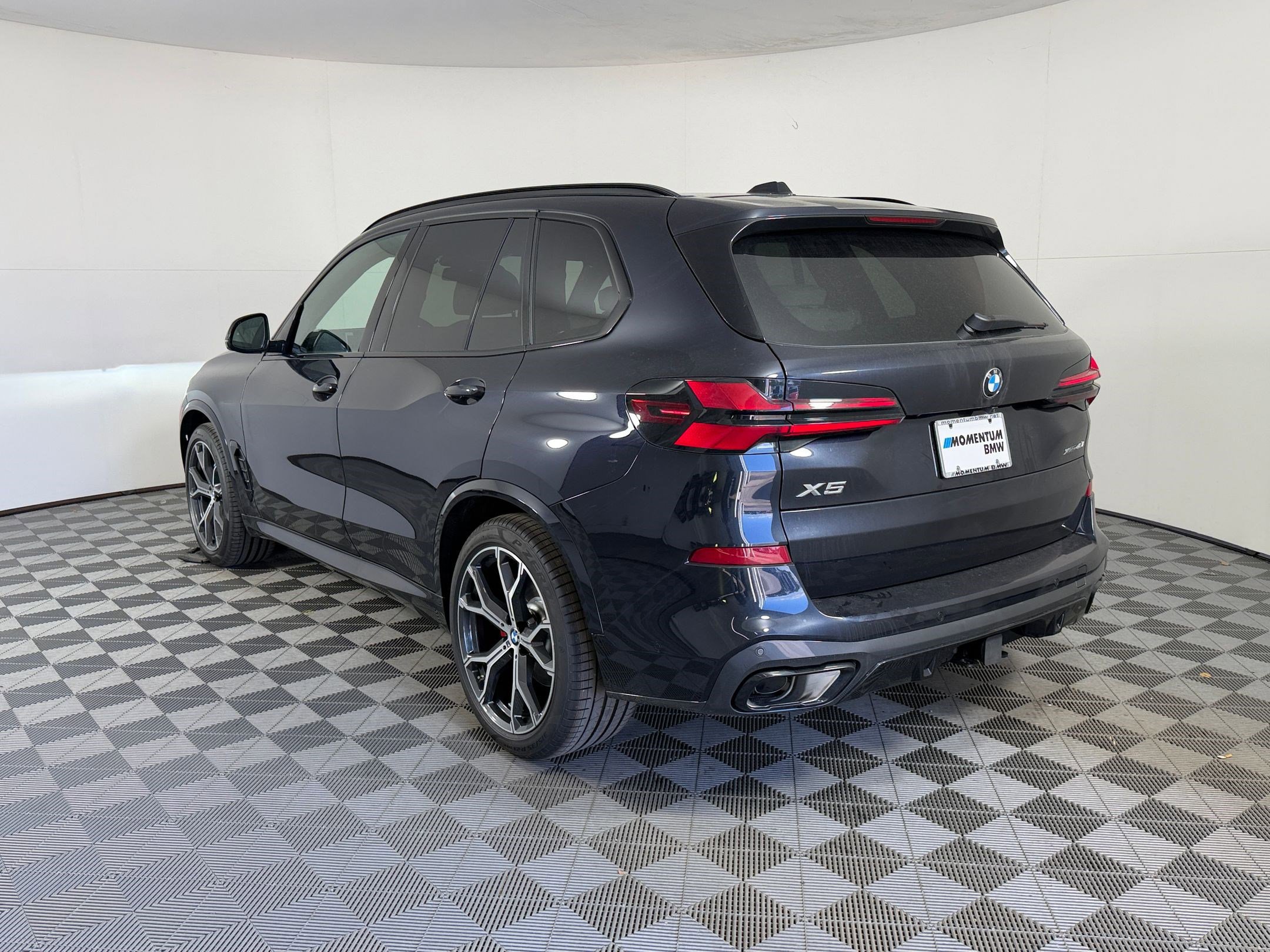 New 2026 BMW X5 xDrive40i w/ M Sport Package AWD/4WD image 3