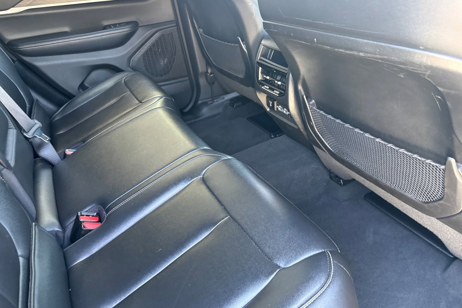 Used 2024 Jeep Grand Cherokee Limited AWD/4WD image 30