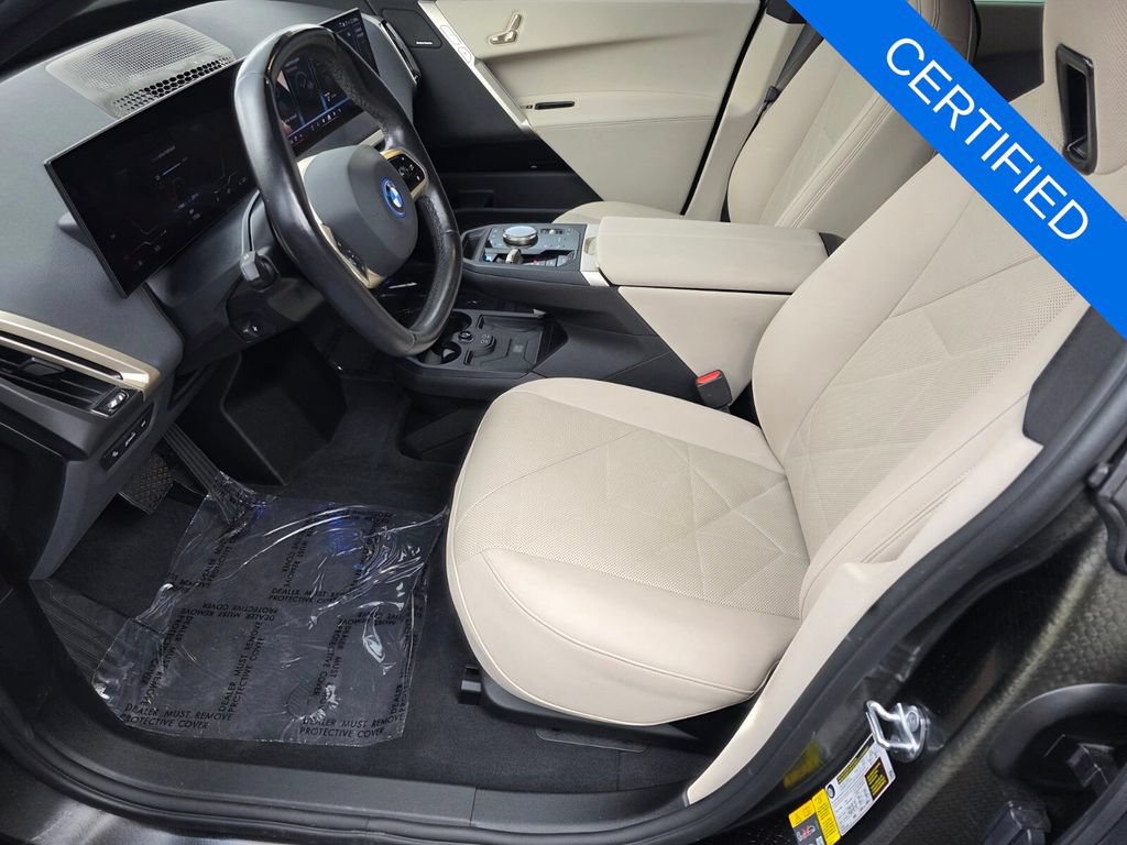 Used 2024 BMW iX xDrive50 w/ Sport Package AWD/4WD image 9