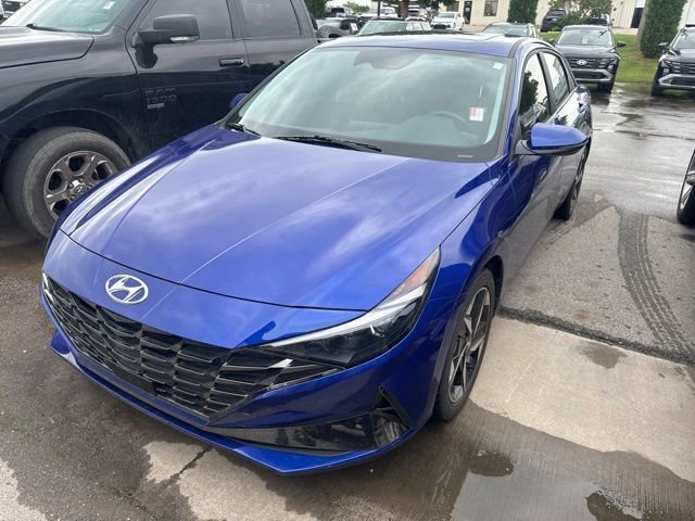 Certified 2023 Hyundai Elantra Limited w/ Cargo Package FWD image 3