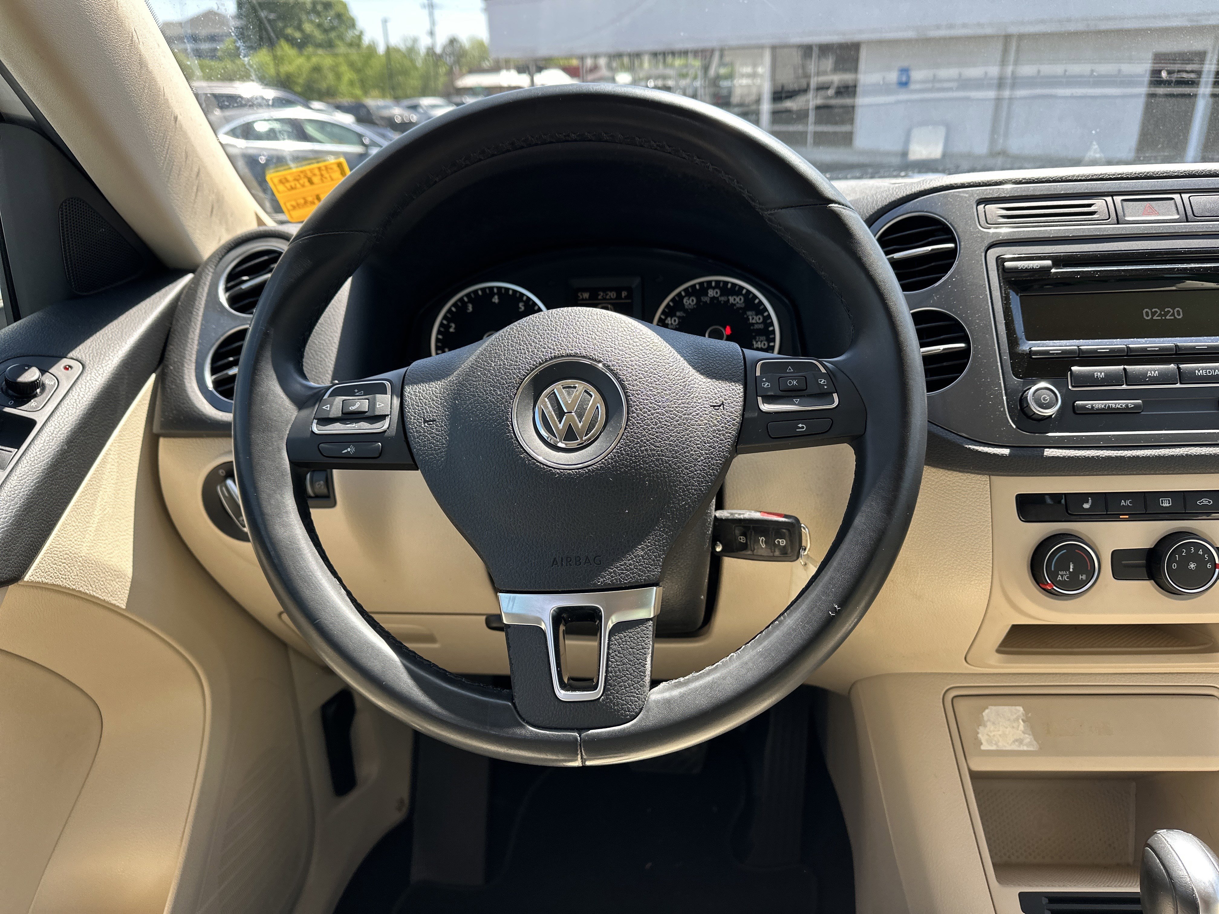 Used 2014 Volkswagen Tiguan S image 17