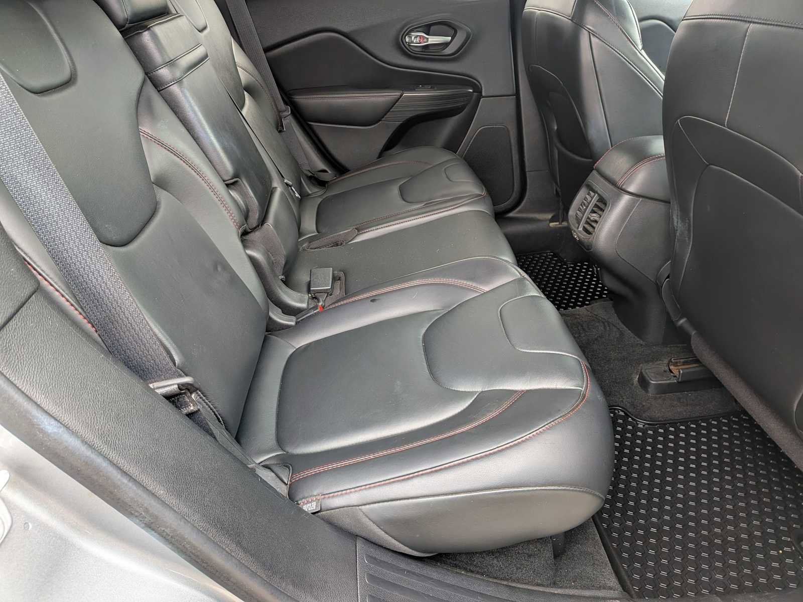 Used 2015 Jeep Cherokee Trailhawk w/ Leather Interior Group AWD/4WD image 18