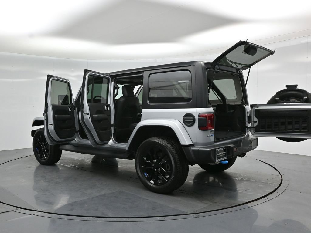 Used 2023 Jeep Wrangler Unlimited Sahara w/ Cold Weather Group image 34