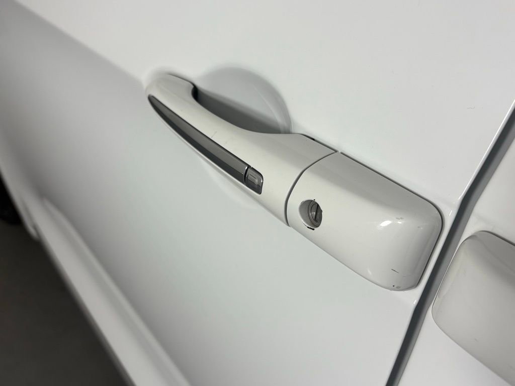 Used 2019 Chrysler Pacifica Touring-L image 11