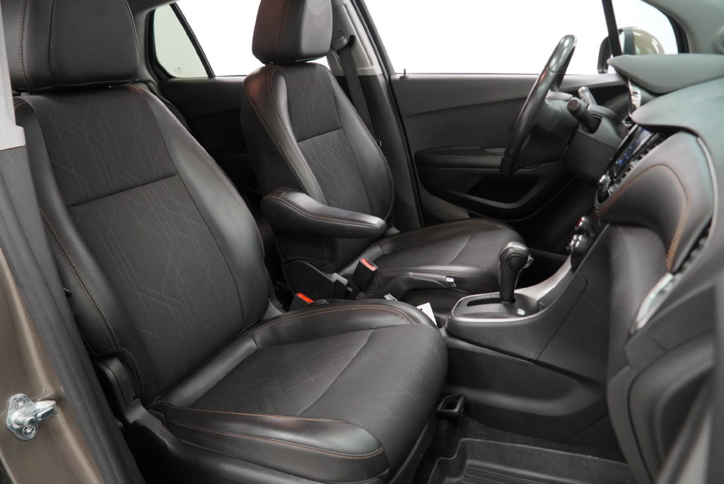 Used 2021 Chevrolet Trax LT w/ Driver Confidence Package AWD/4WD image 39